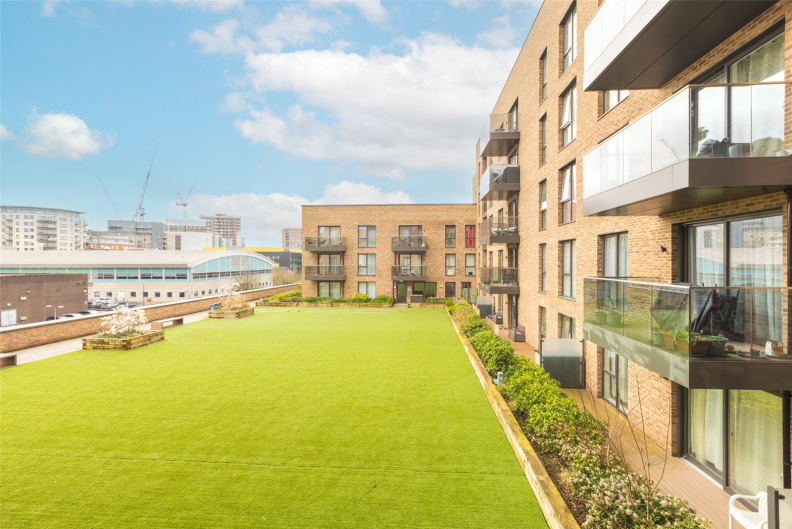1 bedroom apartments/flats to sale in Lismore Boulevard, Colindale Gardens-image 7
