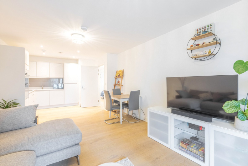 2 bedrooms apartments/flats to sale in Grove Park, Colindale-image 8
