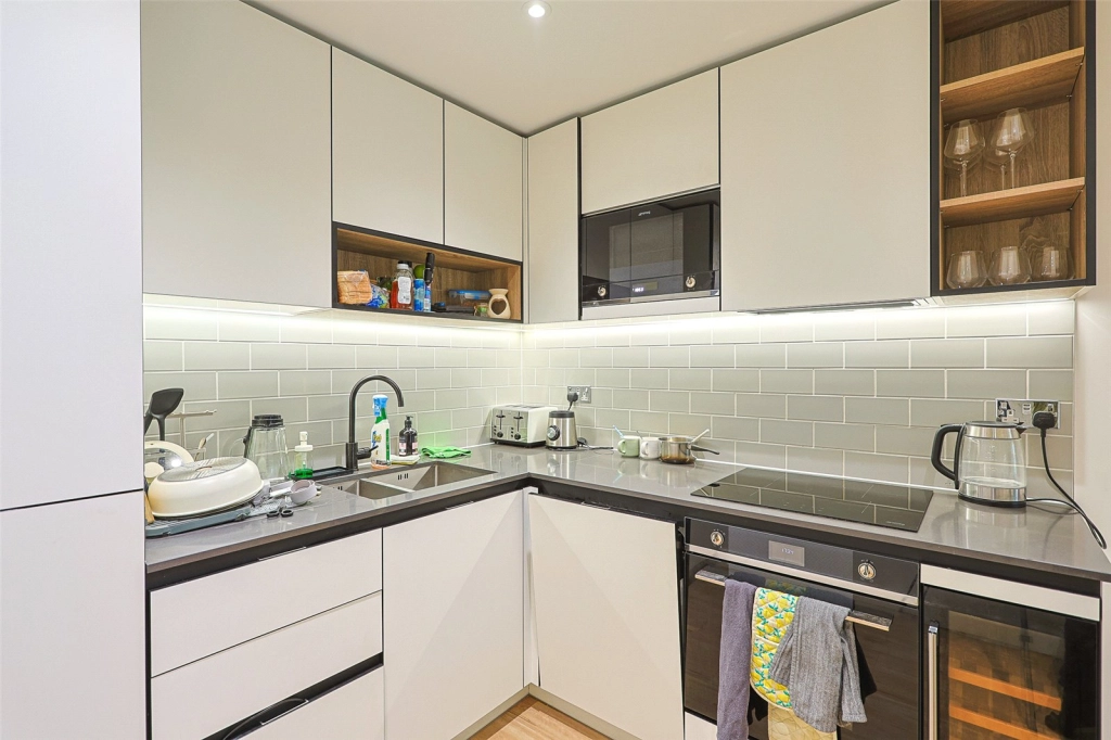 2 bedrooms apartments/flats for sale in Beaufort Square, Beaufort Park, Colindale - NW9 view 4