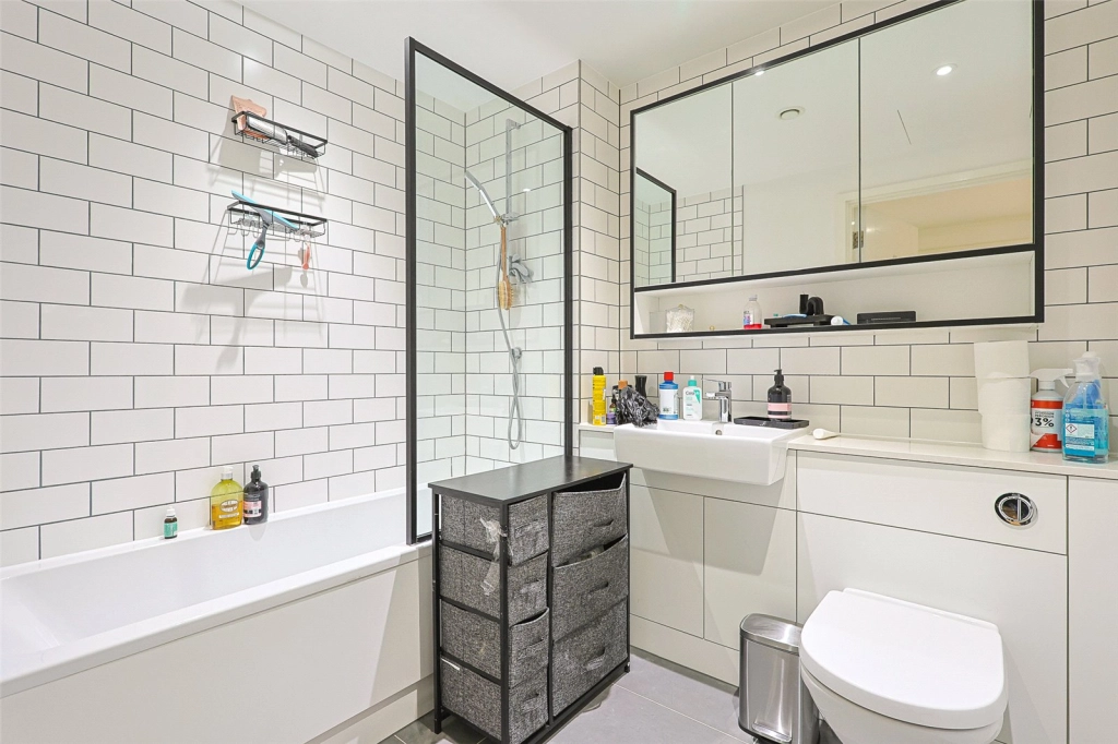 2 bedrooms apartments/flats for sale in Beaufort Square, Beaufort Park, Colindale - NW9 view 9