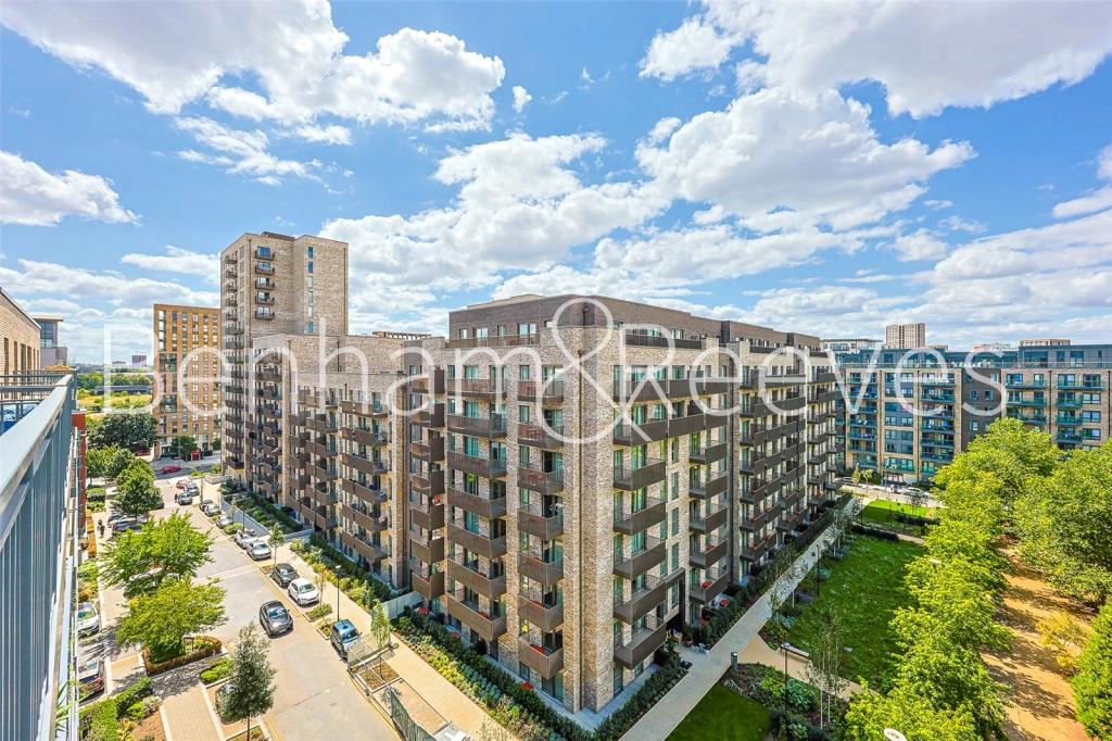 3 bedrooms apartments/flats for sale in Beaufort Square, London - NW9 view 14