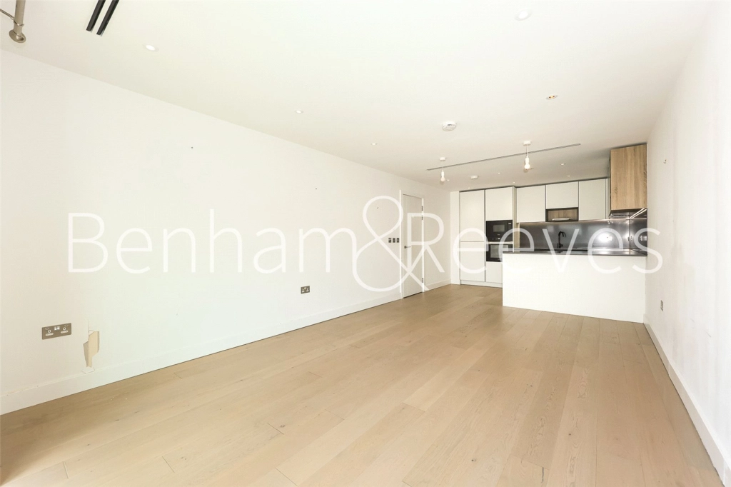 3 bedrooms apartments/flats for sale in Beaufort Square, London - NW9 view 3