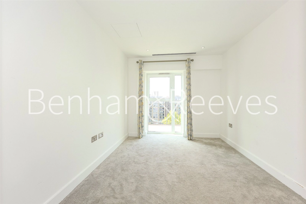 3 bedrooms apartments/flats for sale in Beaufort Square, London - NW9 view 5