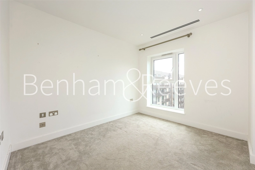 3 bedrooms apartments/flats for sale in Beaufort Square, London - NW9 view 11