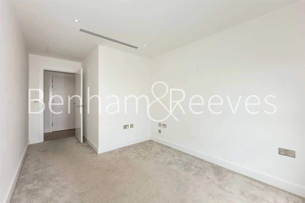 3 bedrooms apartments/flats for sale in Beaufort Square, London - NW9 view 15