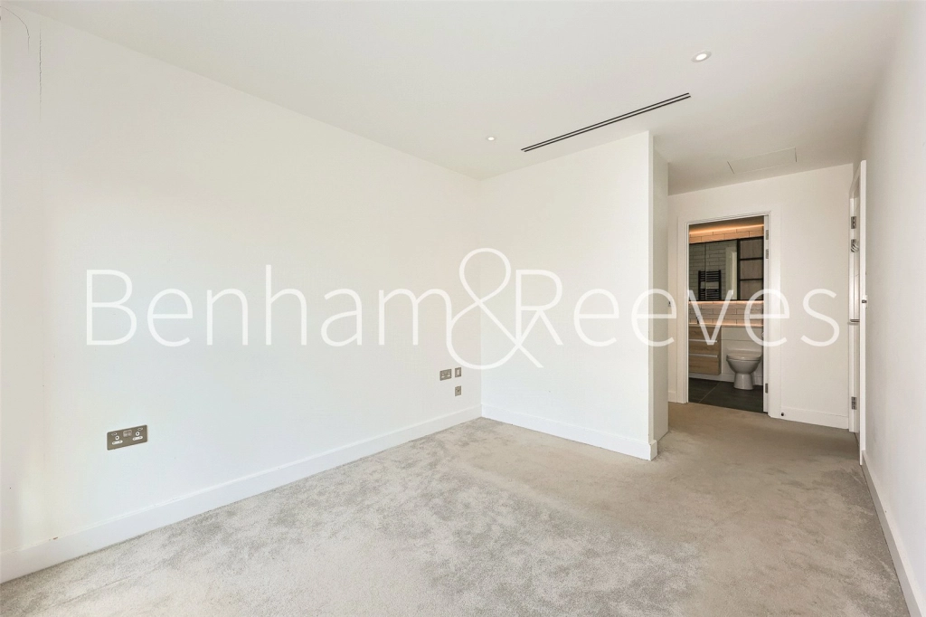3 bedrooms apartments/flats for sale in Beaufort Square, London - NW9 view 17