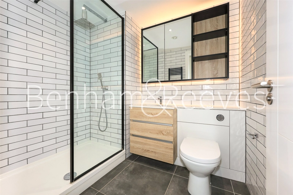 3 bedrooms apartments/flats for sale in Beaufort Square, London - NW9 view 18