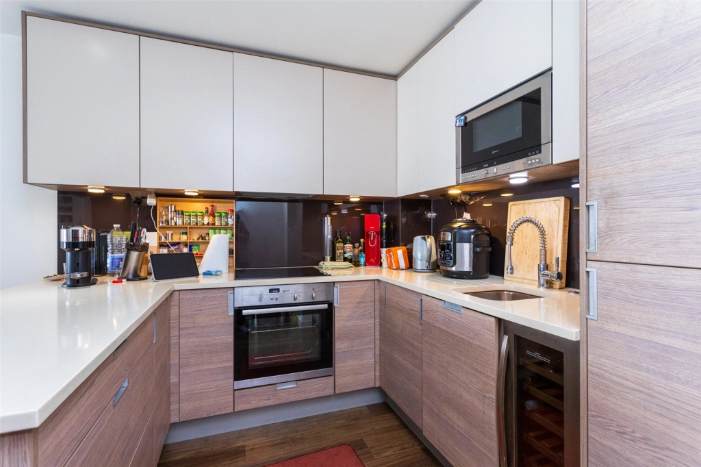 1 bedroom apartments/flats for sale in East Drive, Colindale - NW9 view 2