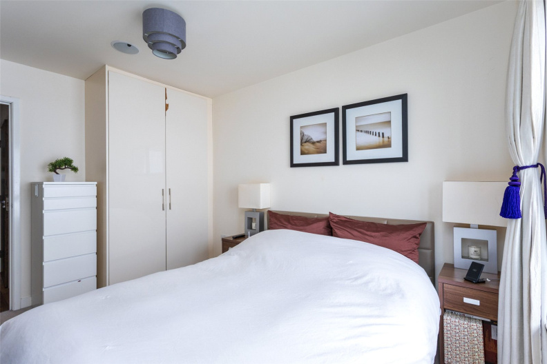 1 bedroom apartments/flats to sale in East Drive, Colindale-image 6