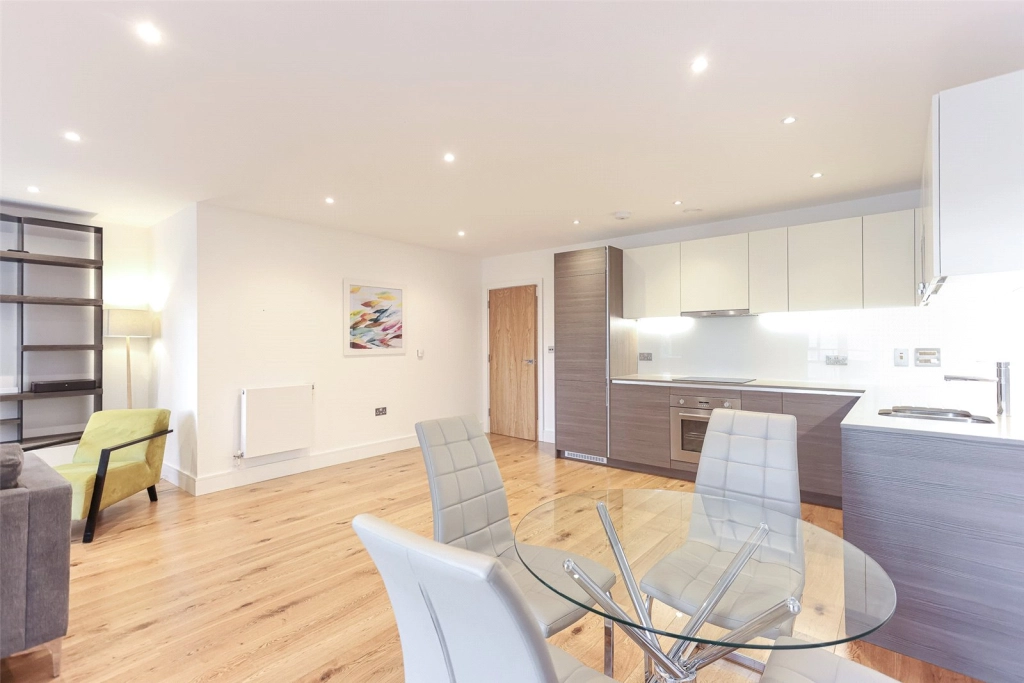 2 bedrooms apartments/flats for sale in Silverworks Close, Colindale - NW9 view 4
