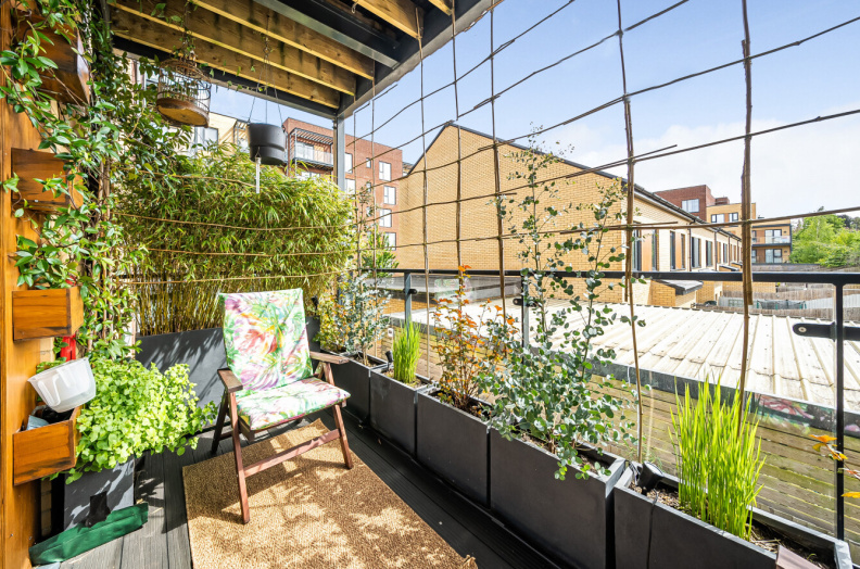 2 bedrooms apartments/flats to sale in Grove Park, Colindale-image 7
