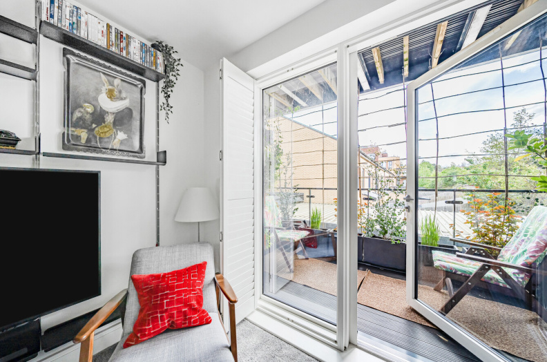 2 bedrooms apartments/flats to sale in Grove Park, Colindale-image 8