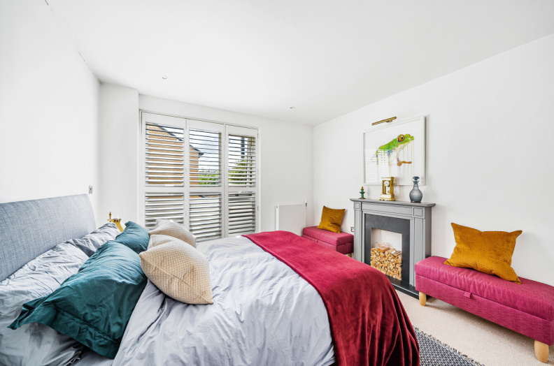 2 bedrooms apartments/flats to sale in Grove Park, Colindale-image 5