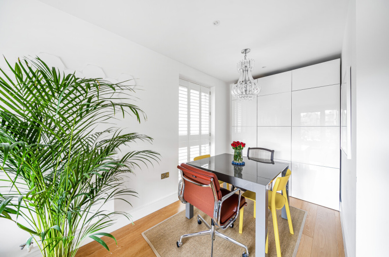 2 bedrooms apartments/flats to sale in Grove Park, Colindale-image 3