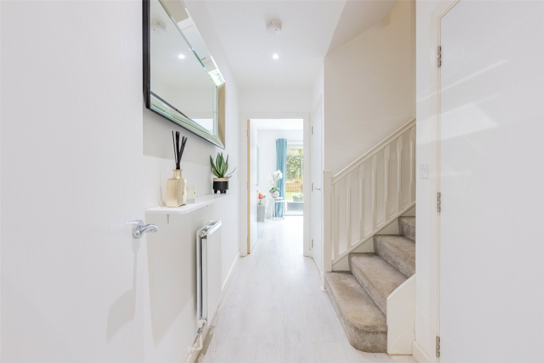 2 bedroom flat for Sale in Perryfield Way, Hendon, NW9, London