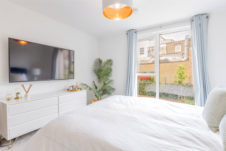2 bedroom flat for Sale in Perryfield Way, Hendon, NW9, London