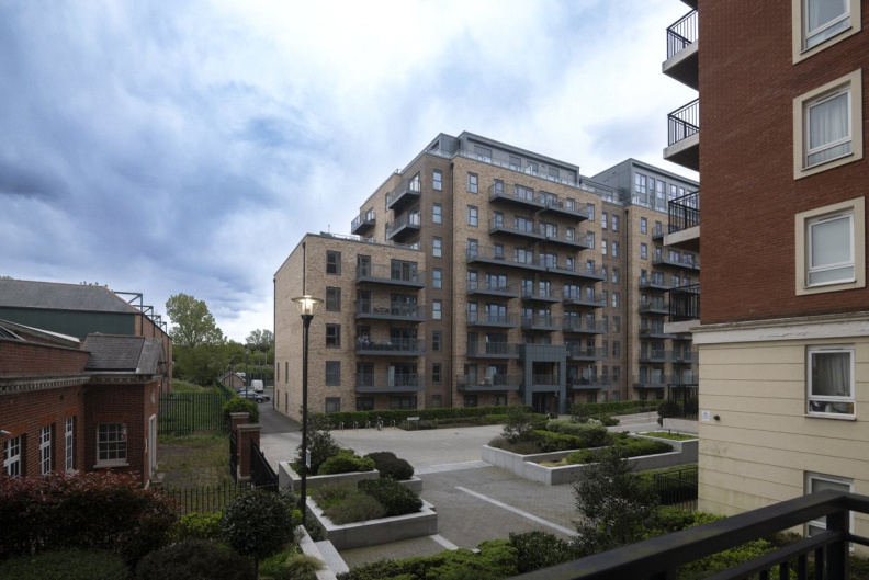 1 bedroom apartments/flats for sale in Beaufort Square, Beaufort Park - NW9 view 8