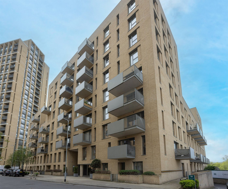3 bedrooms apartments/flats to sale in Moorhen Drive, Hendon-image 1
