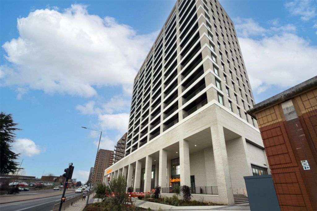2 bedrooms apartments/flats for sale in Henshaw Parade, The Hyde, Colindale - NW9 view 5