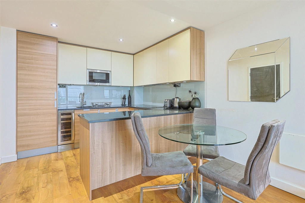 1 bedroom apartments/flats for sale in East Drive, Colindale - NW9 view 2