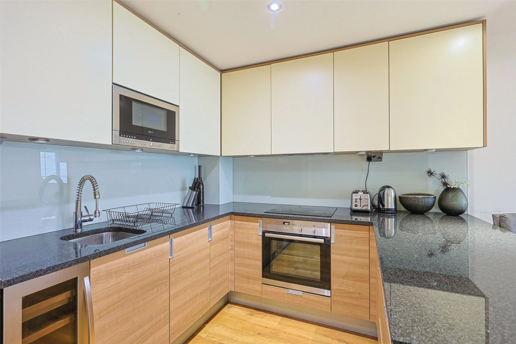 1 bedroom apartments/flats for sale in East Drive, Colindale - NW9 view 5