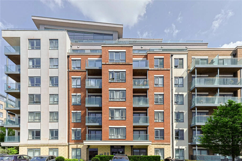 1 bedroom apartments/flats for sale in East Drive, Beaufort Park, Colindale - NW9 view 4
