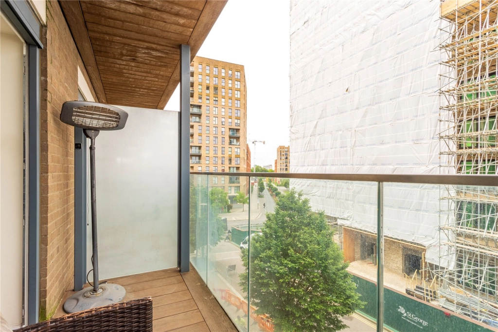 1 bedroom apartments/flats for sale in East Drive, Beaufort Park, Colindale - NW9 view 10