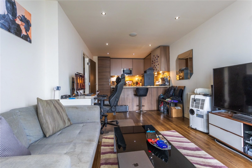 1 bedroom apartments/flats for sale in East Drive, Beaufort Park, Colindale - NW9 view 2