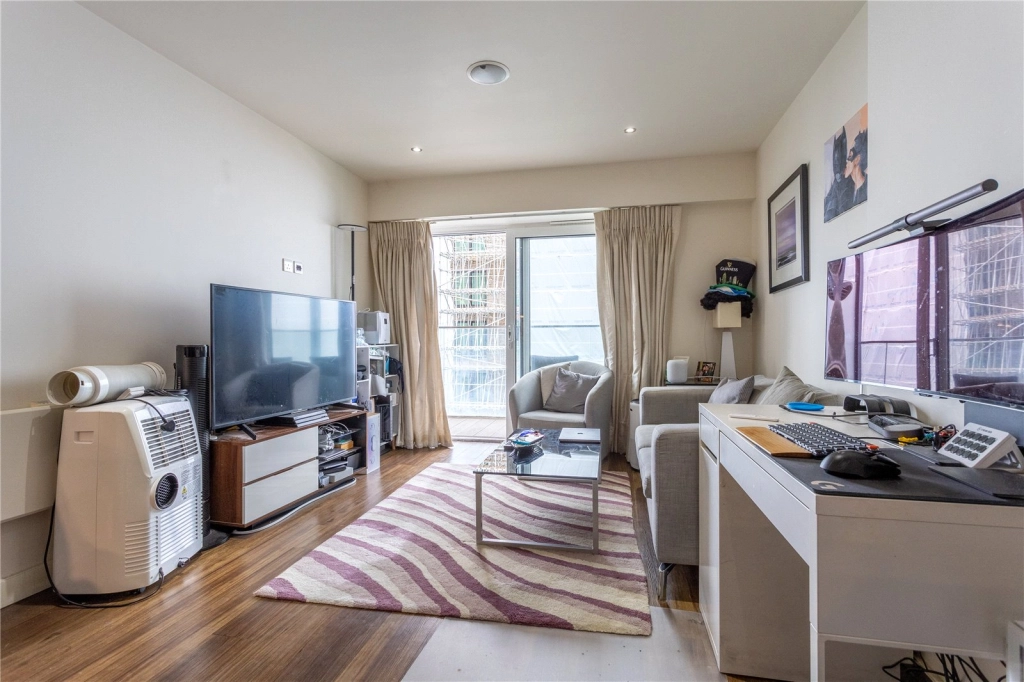 1 bedroom apartments/flats for sale in East Drive, Beaufort Park, Colindale - NW9 view 3