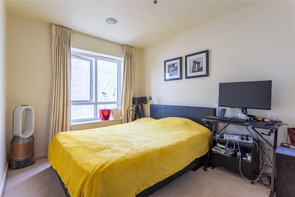 1 bedroom apartments/flats for sale in East Drive, Beaufort Park, Colindale - NW9 view 8
