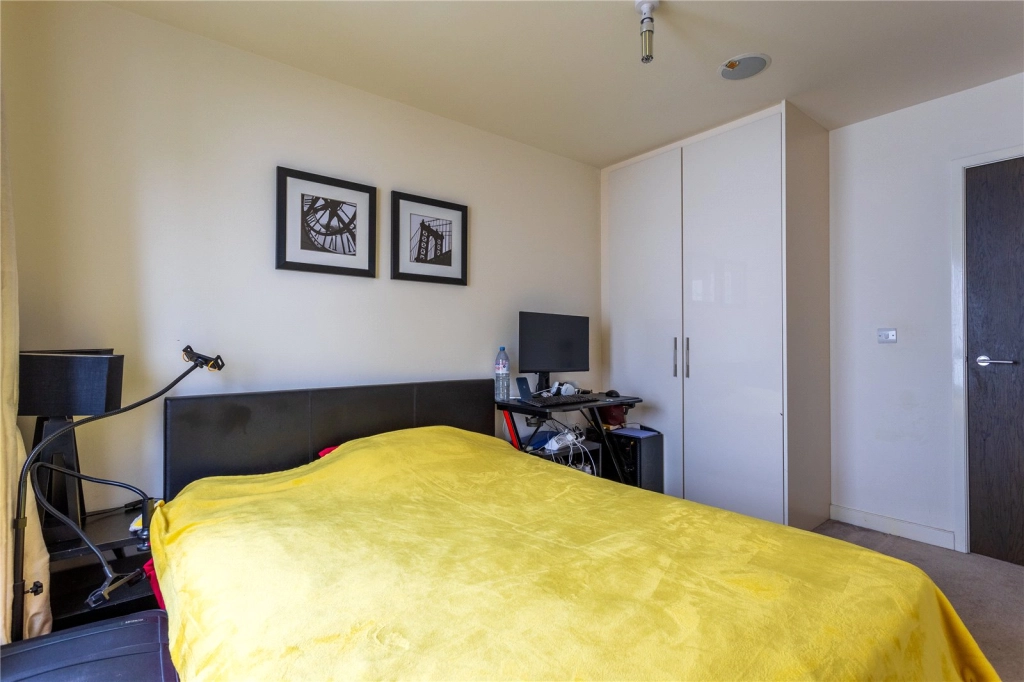 1 bedroom apartments/flats for sale in East Drive, Beaufort Park, Colindale - NW9 view 7