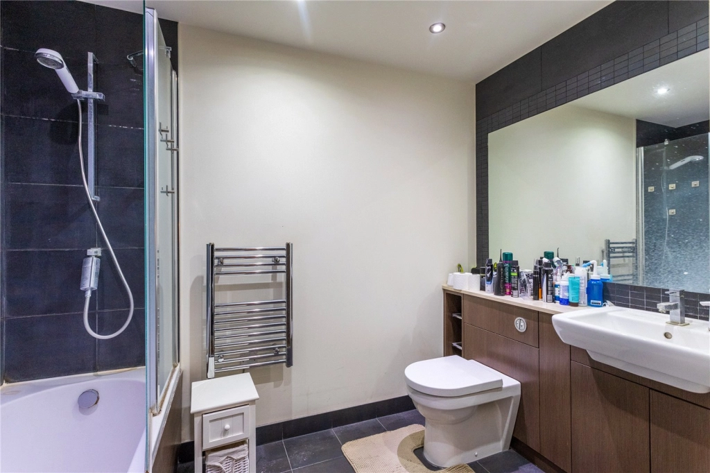 1 bedroom apartments/flats for sale in East Drive, Beaufort Park, Colindale - NW9 view 9