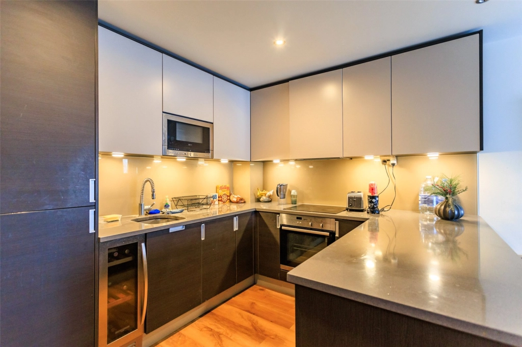 1 bedroom apartments/flats for sale in East Drive, Colindale - NW9 view 2