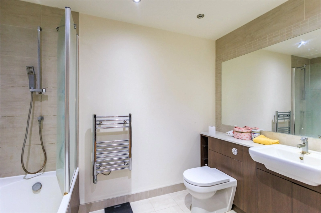 1 bedroom apartments/flats for sale in East Drive, Colindale - NW9 view 8