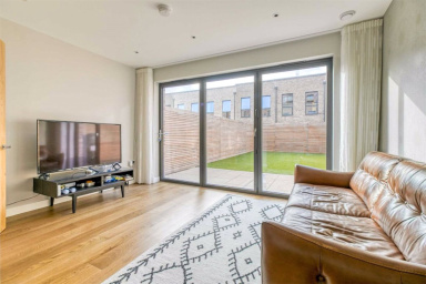 Thonrey Close, Colindale NW9 image 9