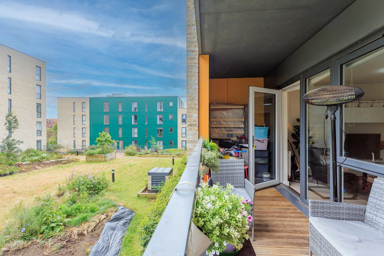 3 bedrooms apartments/flats for sale in Guardian Avenue, Colindale - NW9 view 2