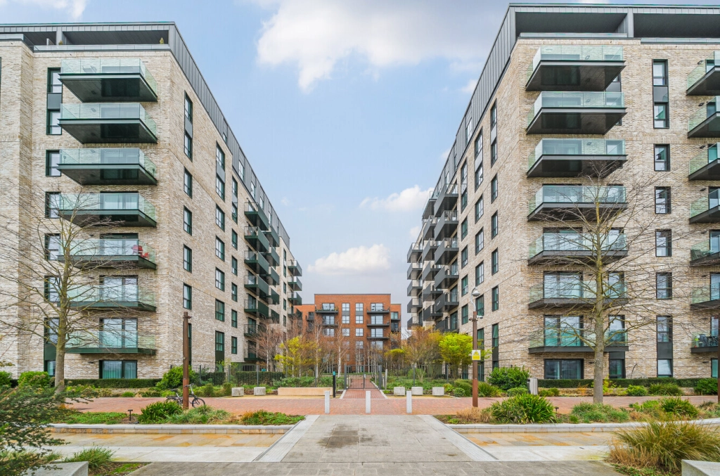 Studio apartments/flats for sale in Greenleaf Walk, Southall - UB1 view 16