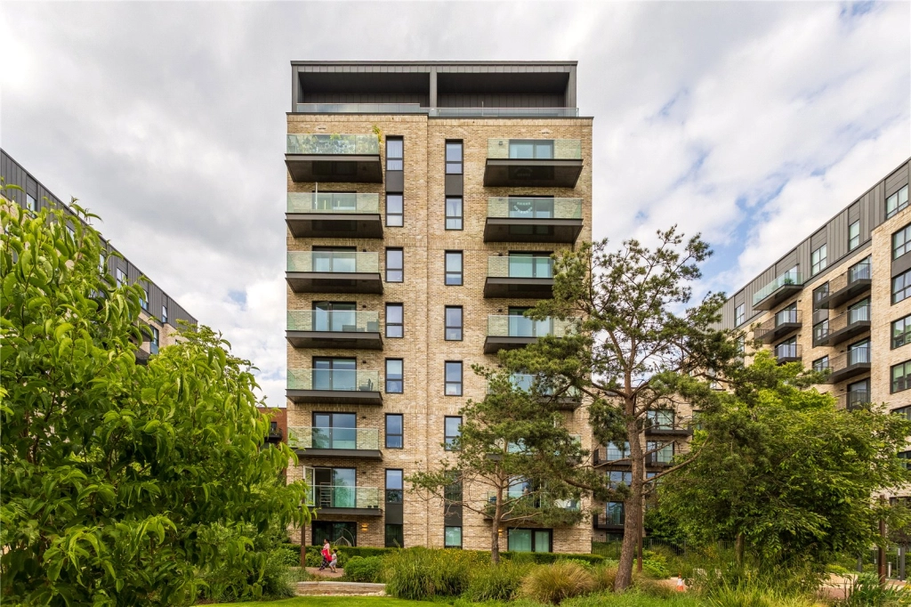 Studio apartments/flats for sale in Greenleaf Walk, Southall - UB1 view 15