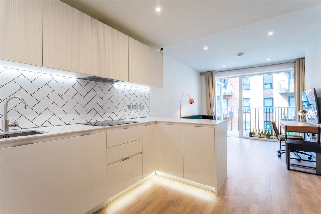 Studio apartments/flats for sale in Greenleaf Walk, Southall - UB1 view 3