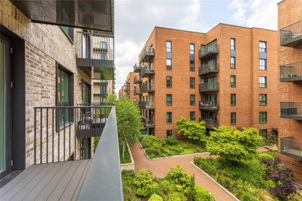 Studio apartments/flats for sale in Greenleaf Walk, Southall - UB1 view 8