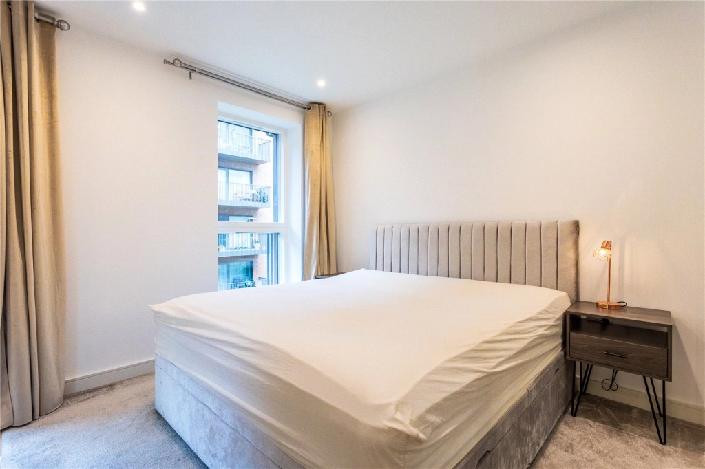 Studio apartments/flats for sale in Greenleaf Walk, Southall - UB1 view 7