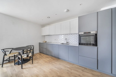 Greenleaf Walk, Southall - UB1 view 8