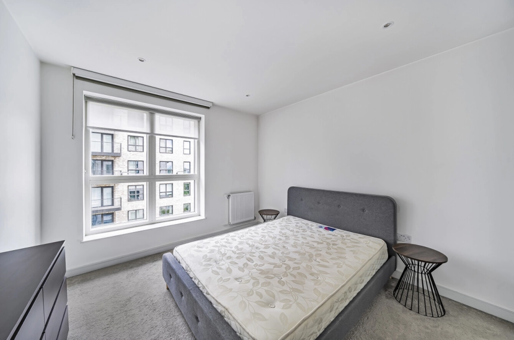 1 bedroom apartments/flats for sale in Greenleaf Walk, Southall - UB1 view 5