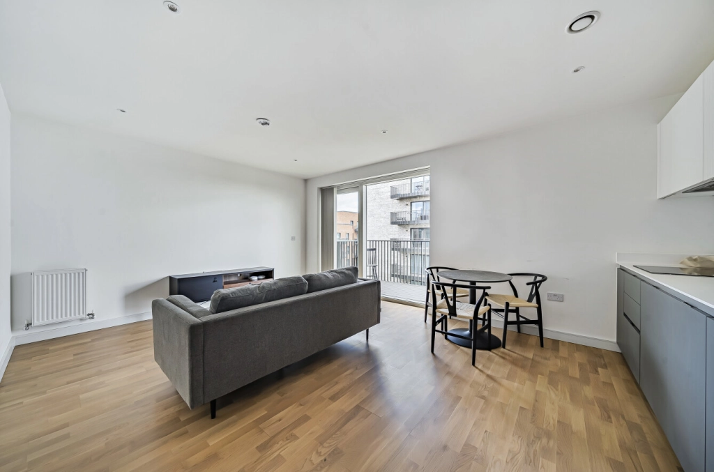 1 bedroom apartments/flats for sale in Greenleaf Walk, Southall - UB1 view 3