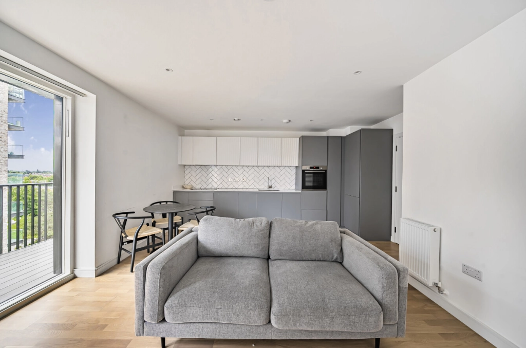 1 bedroom apartments/flats for sale in Greenleaf Walk, Southall - UB1 view 14