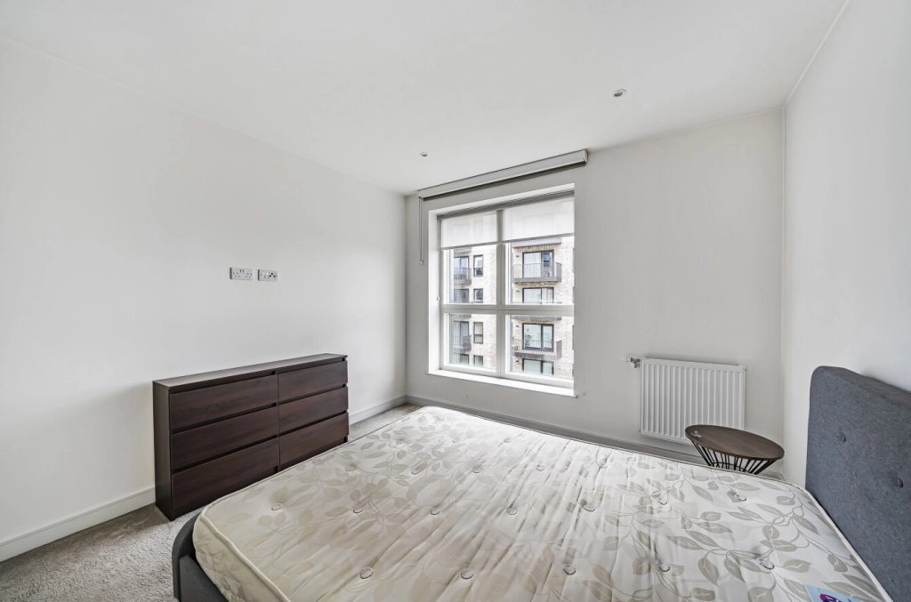 1 bedroom apartments/flats for sale in Greenleaf Walk, Southall - UB1 view 20