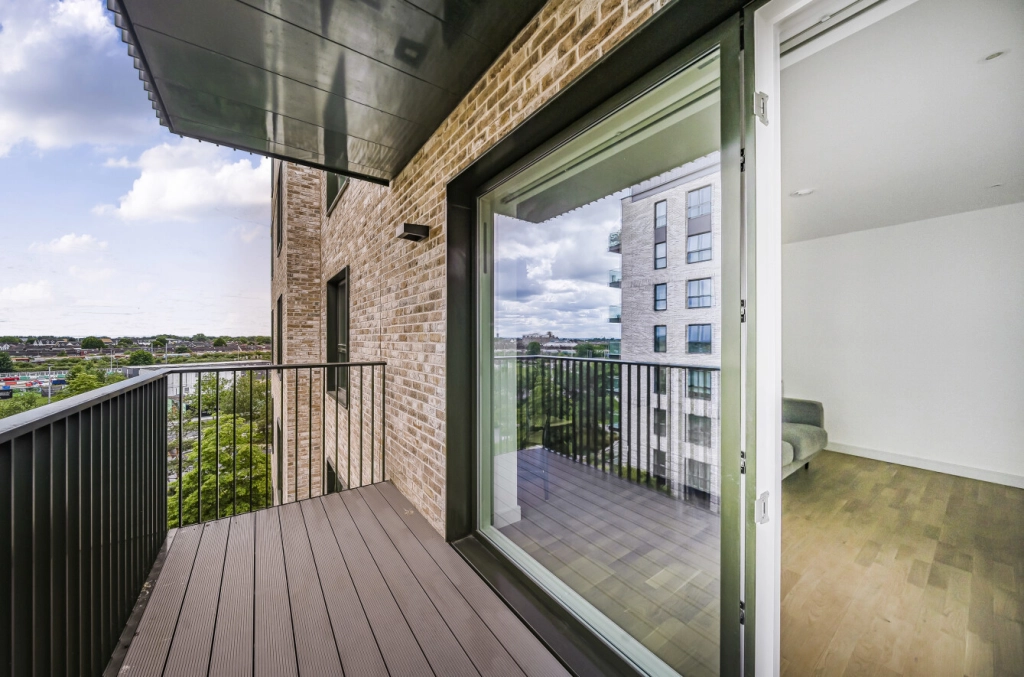 1 bedroom apartments/flats for sale in Greenleaf Walk, Southall - UB1 view 11