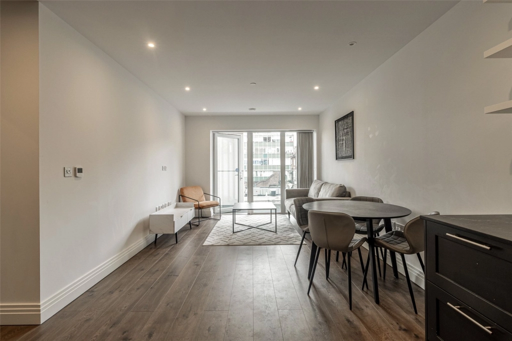 1 bedroom apartments/flats for sale in Filmworks Walk, Ealing - W5 view 6