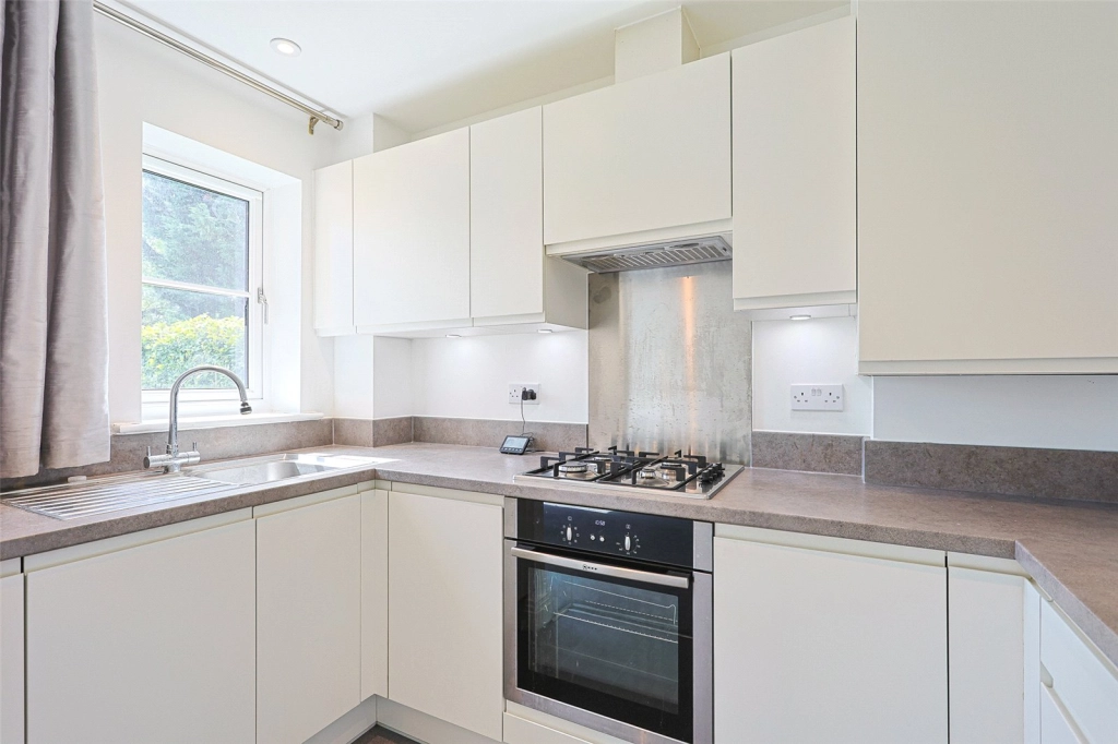 1 bedroom apartments/flats for sale in Palomino Close, Hayes - UB4 view 5
