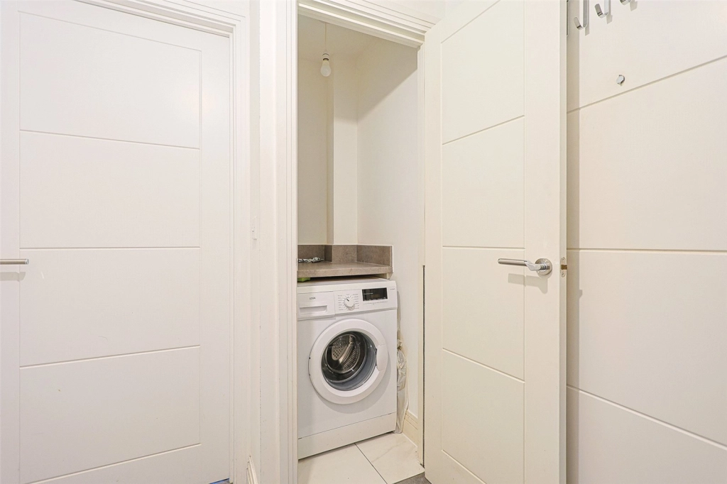 1 bedroom apartments/flats for sale in Palomino Close, Hayes - UB4 view 16